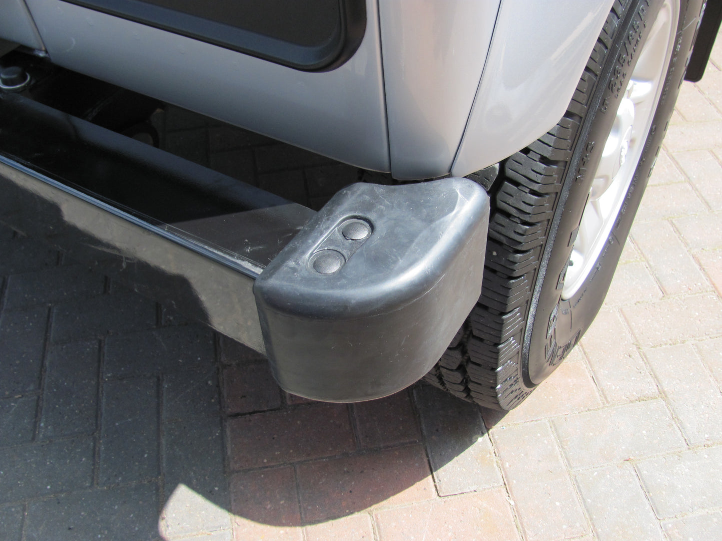 Front Bumper Rubber End Caps + Fitting Kit for Land Rover Defender