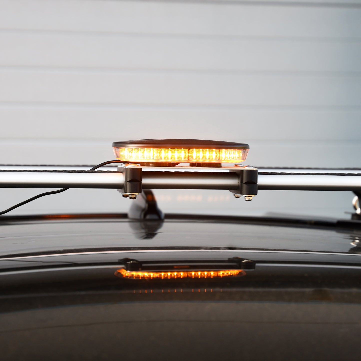 RING Beacon Light + Cross Bar Mount Kit for the Land Rover Defender L663