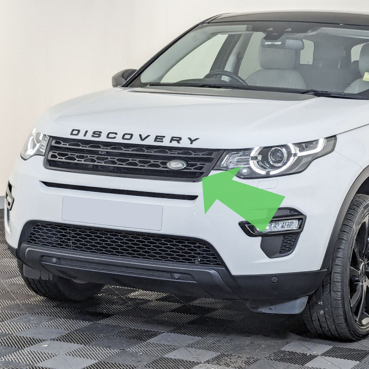 Front Grille for Land Rover Discovery Sport (2014-19) - Aftermarket - Gloss Black