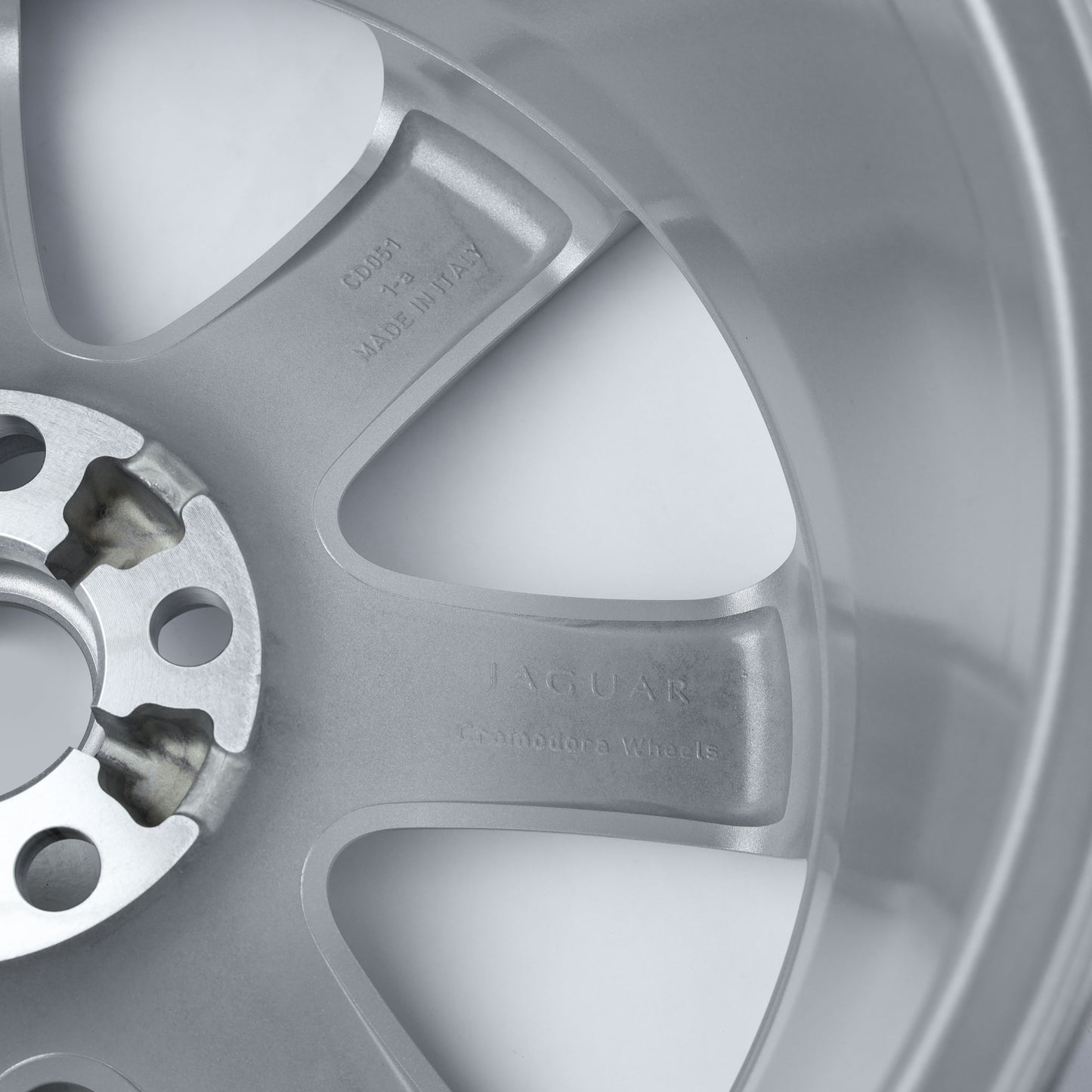 1x Genuine 18" Venus Alloy Wheel for Jaguar XF 2009-15