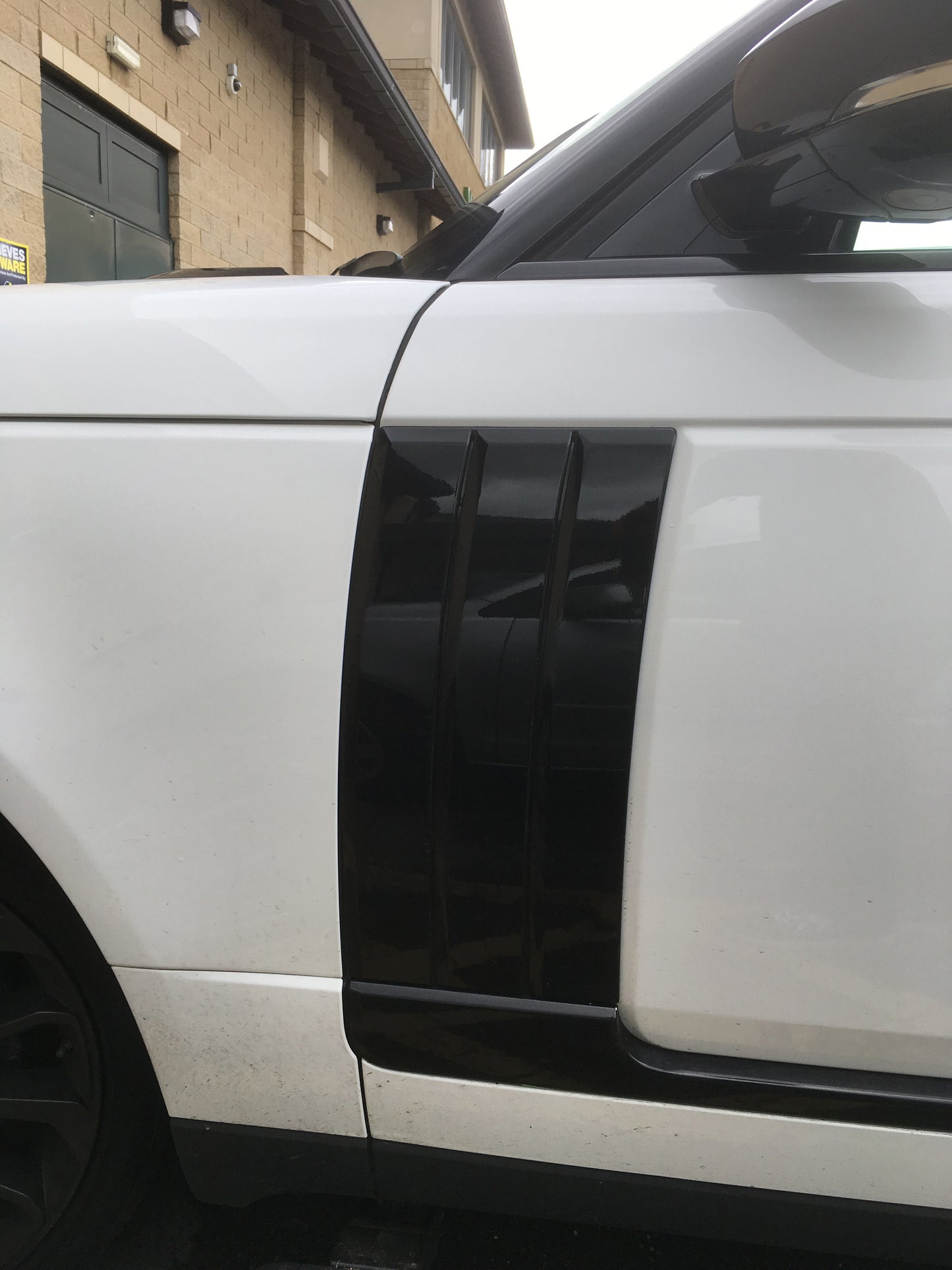 Side Vents in Gloss Black for Range Rover L405 - Aftermarket