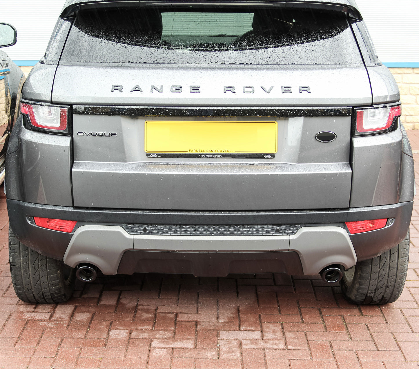 Round Exhaust Tips - PAIR for Range Rover Evoque L538  - Gloss Black